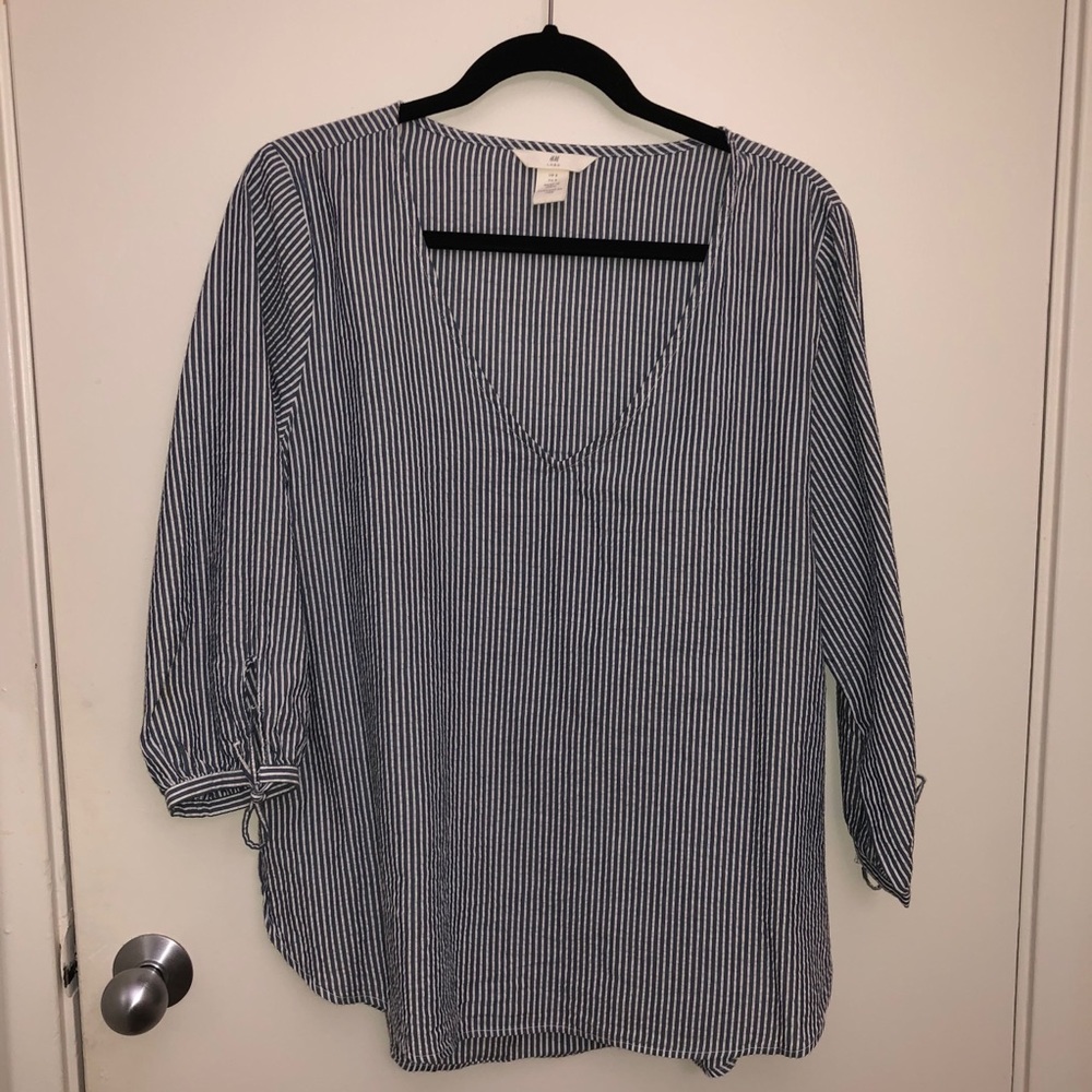 Adorable H&M Blouse, size 8, perfect to layer!